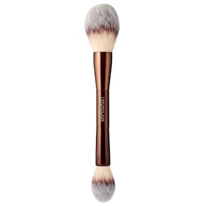 Hourglass кисть для пудры Veil™ Powder Brush
