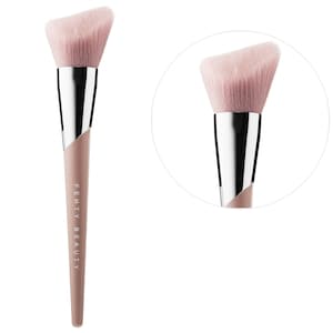 Кисть для бронзера Fenty Beauty by Rihanna Cheek Hugging Bronzer Brush 190