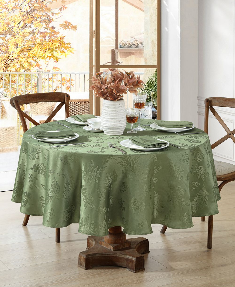 Elrene Elegant Woven Leaves Jacquard Damask Tablecloth, 70" Round