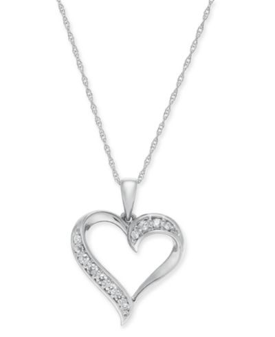 Macy's кулон Diamond Heart в 14k Gold, 18"