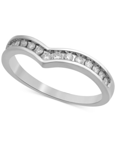 Diamond Chevron Band (1/4 ct. t.w.) in 14k White or Yellow Gold