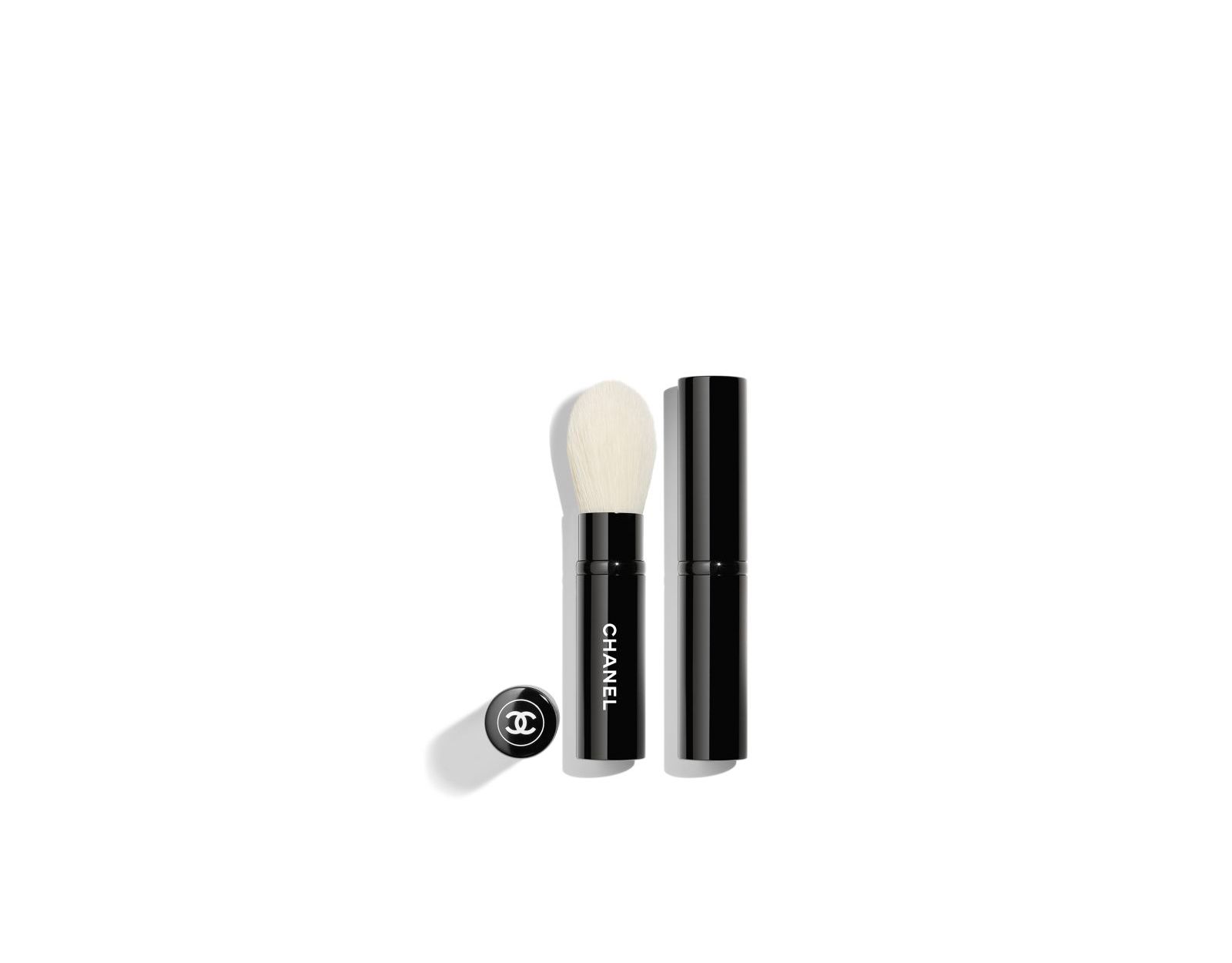 Кисть-хайлайтер LES PINCEAUX DE CHANEL Retractable N°111