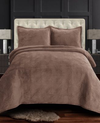Tribeca Living Capri Medallion Velvet Oversized Solid 3 piece Quilt Set, King