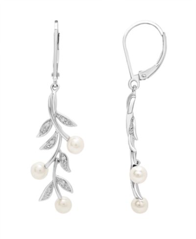 Macy's серьги с культивированным речным жемчугом (4mm) и бриллиантом (1/20 ct. t.w.) из стерлингового серебра
