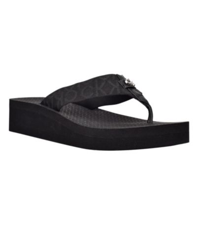 Женские сандалии Calvin Klein Women's Meena Logo Platform Flip-Flop