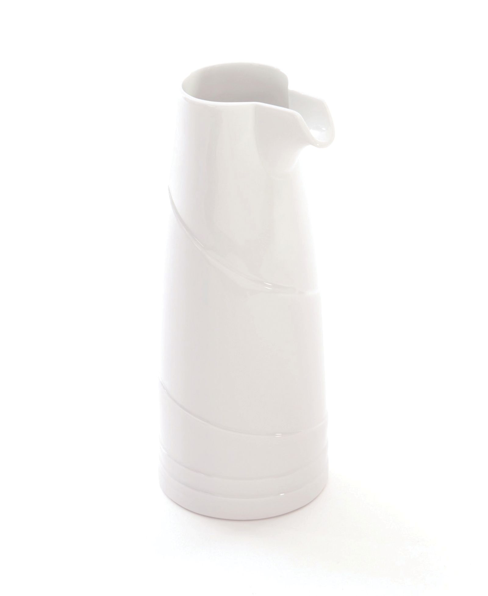 Essentials фарфоровый кувшин для молока 22oz