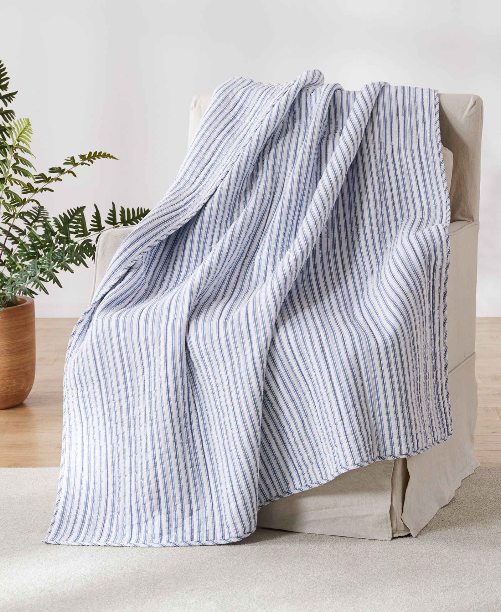 Декоративный плед Levtex Tobago Stripe Reversible, 50" x 60"