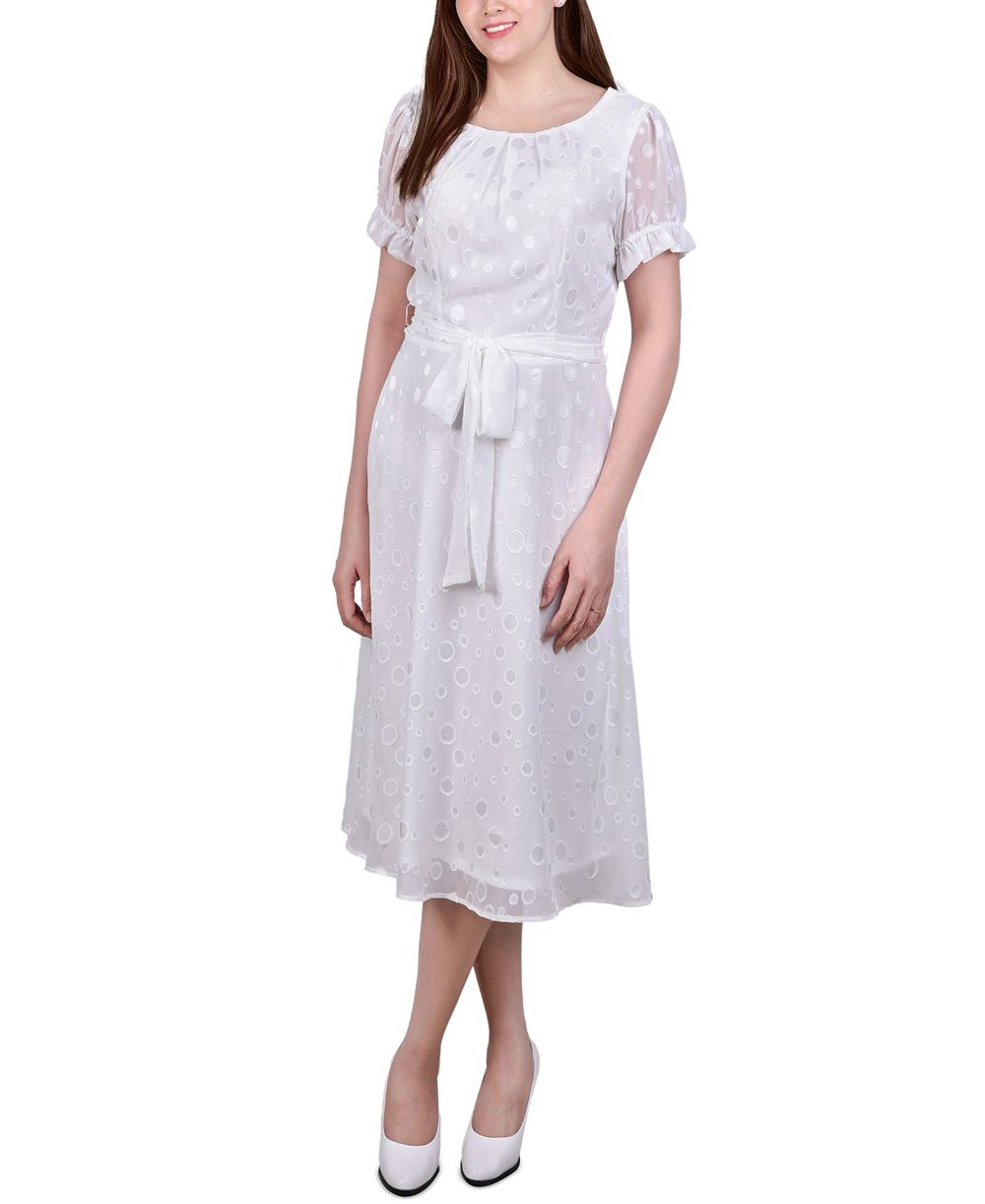 Платье NY Collection Petite с коротким рукавом и поясом, узор Swiss Dot
