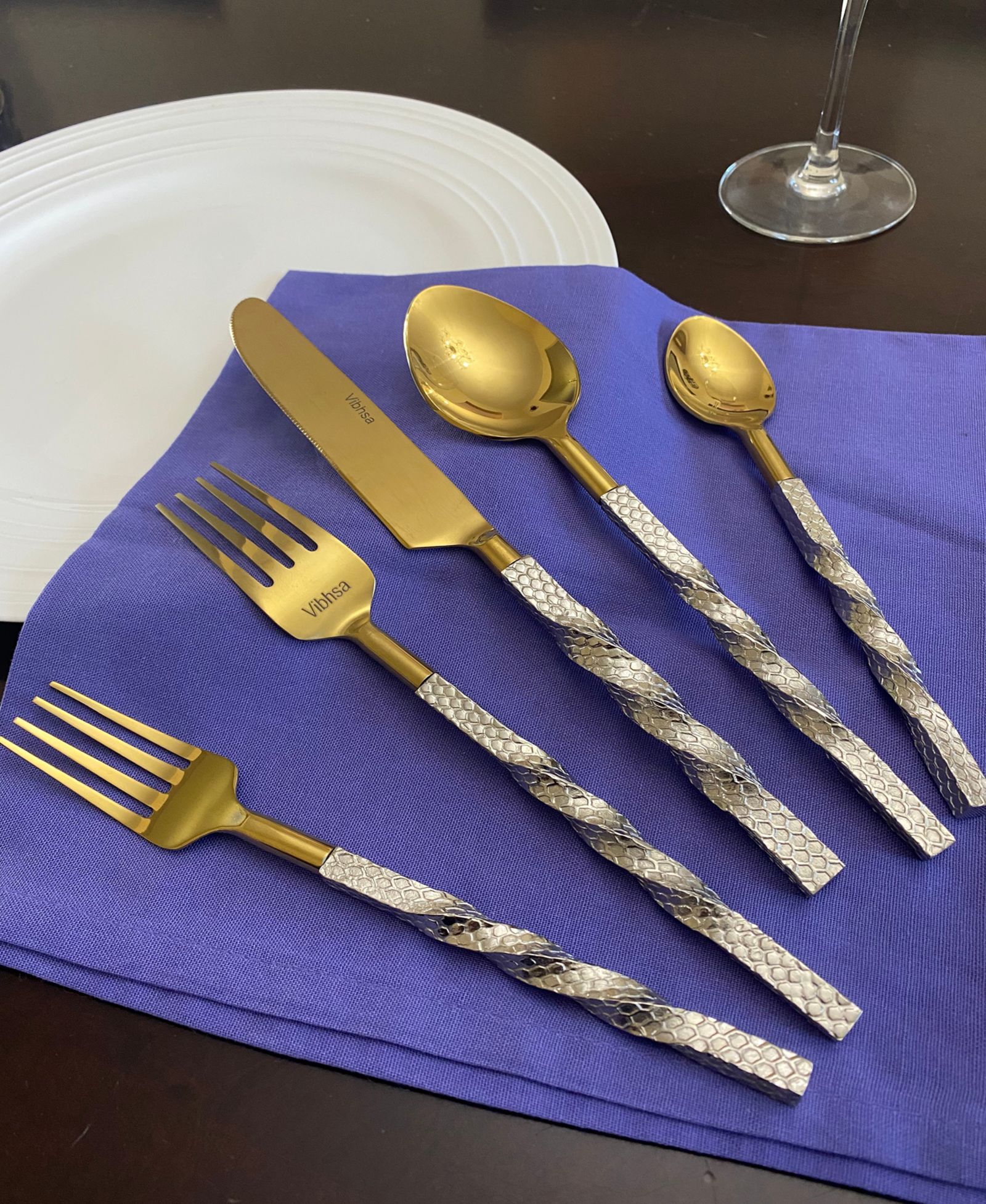 Vibhsa 20 Piece Flatware Set, Service For 4