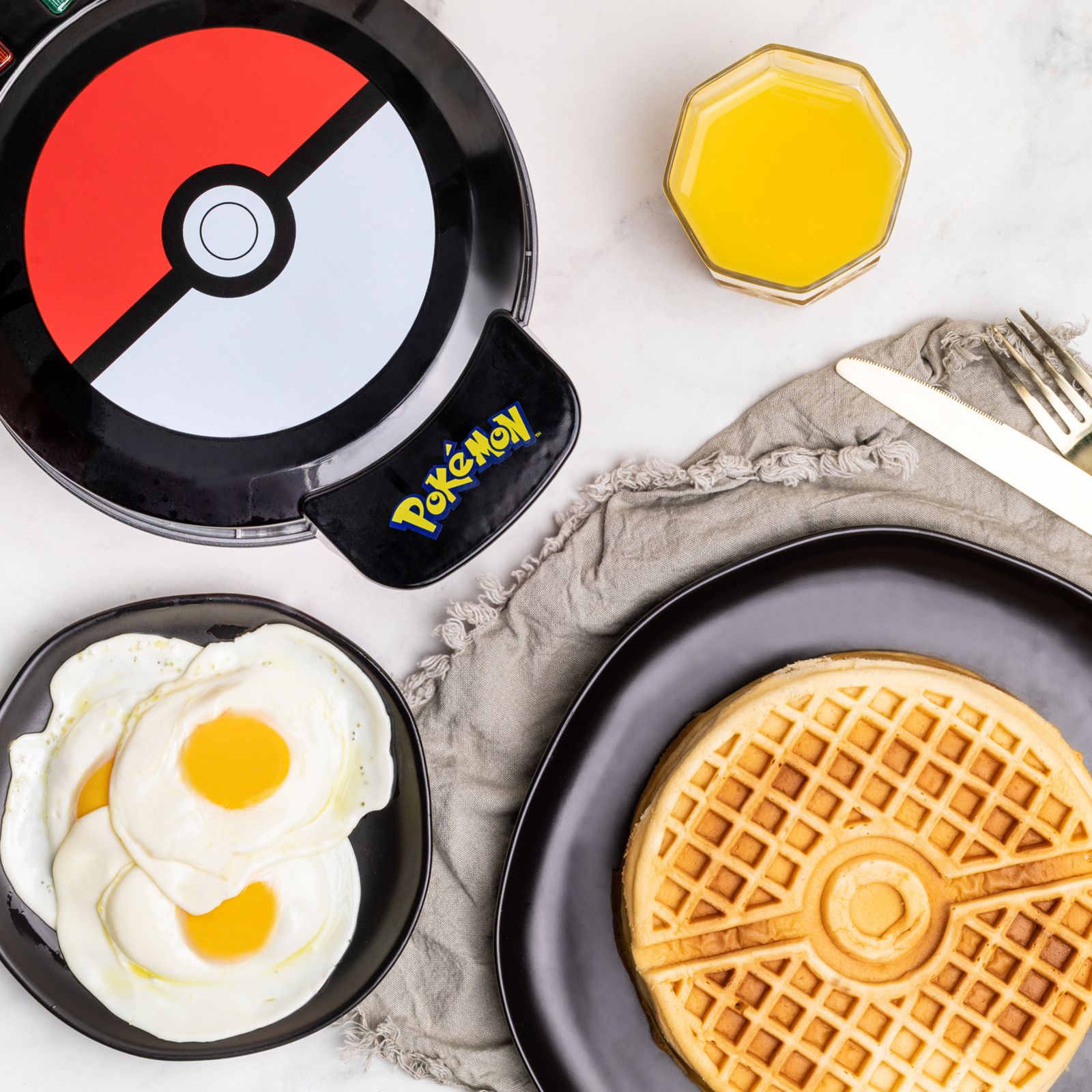 Uncanny Brands Pokemon вафельница