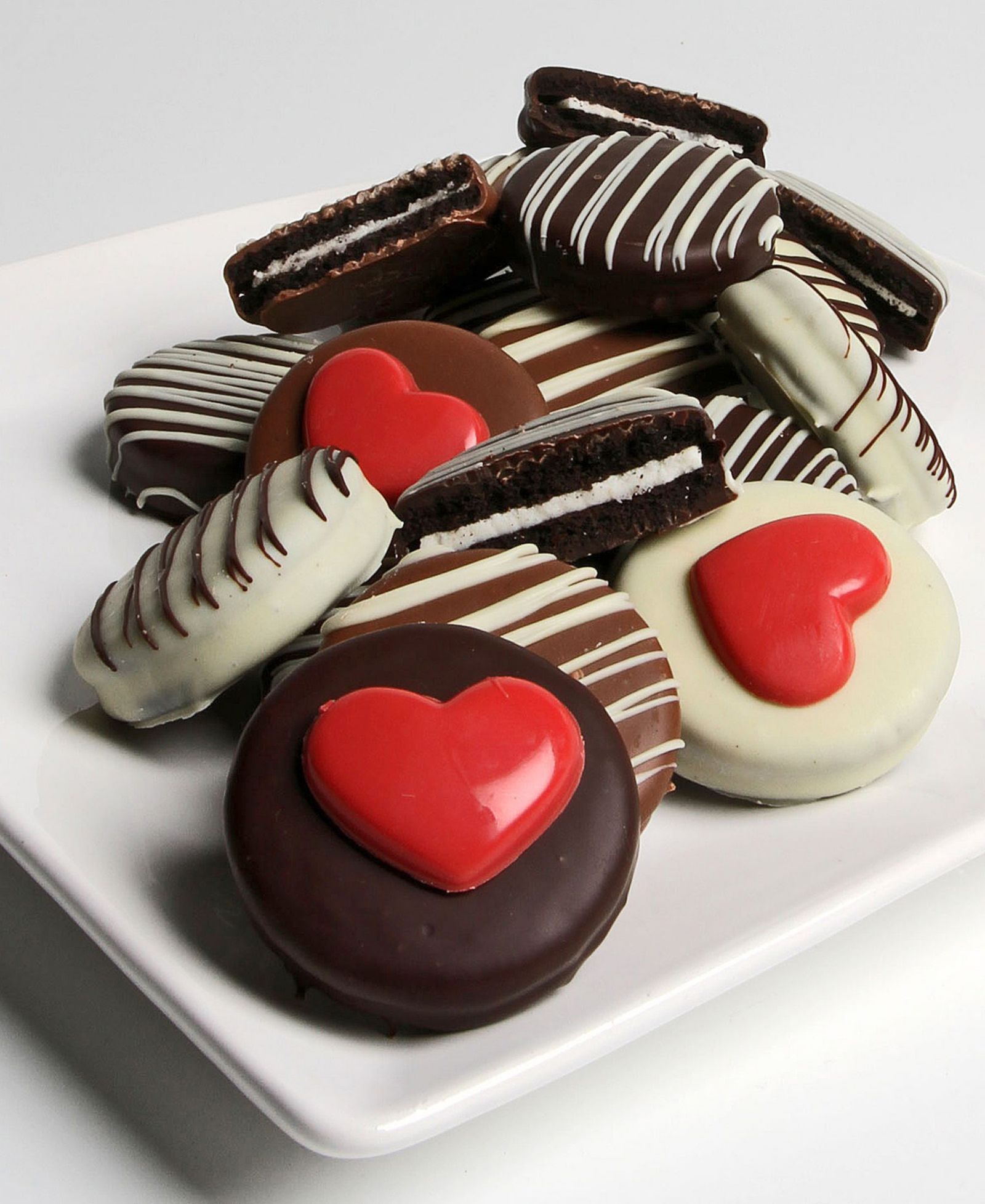Chocolate Covered Company Heart Classic Belgian Chocolate Oreo Cookies, 12 Piece