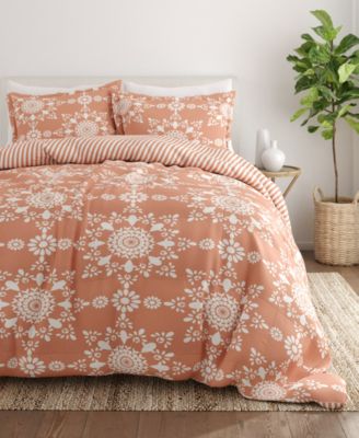 ienjoy Home Ultra Soft Daisy Medallion Reversible 3- Pc. Comforter Set, Queen