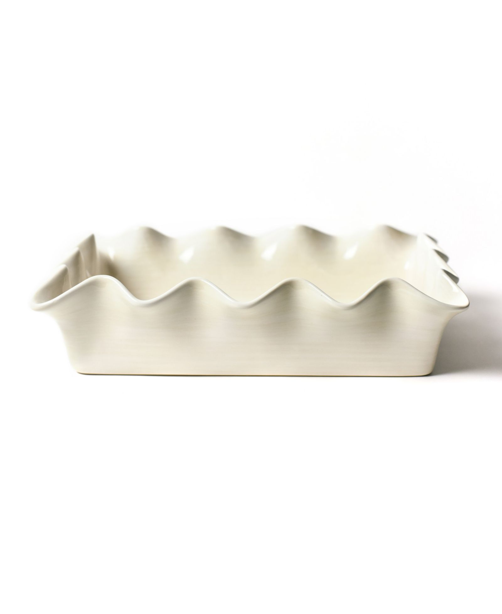Белая сервировочная форма Coton Colors Signature White Ruffle Casserole