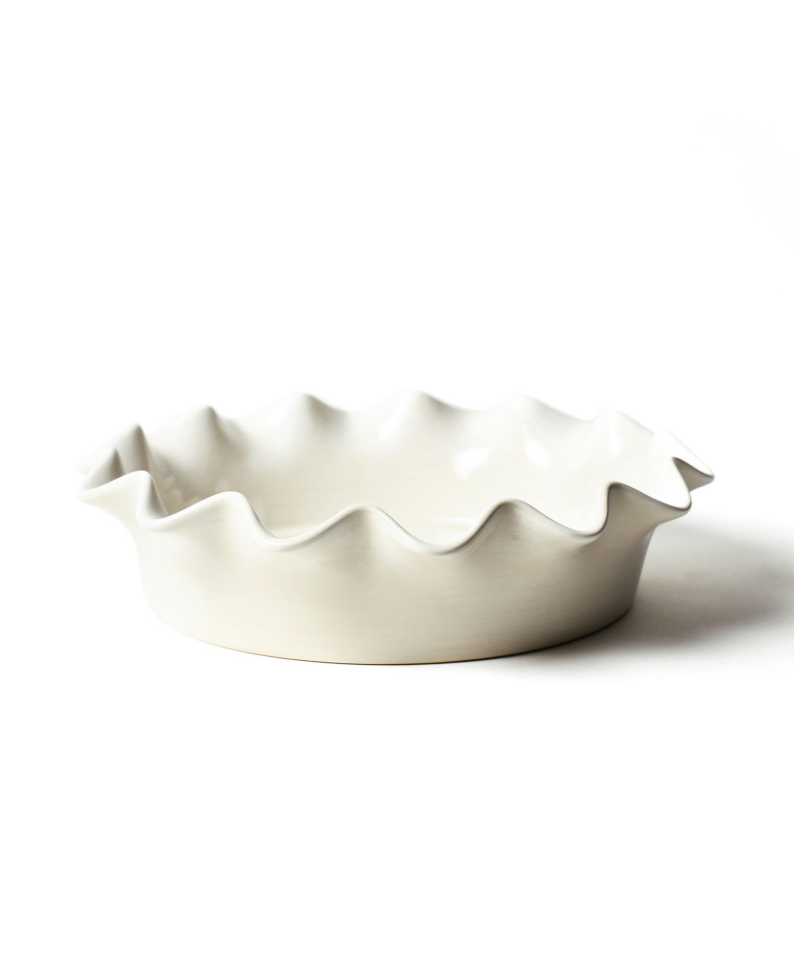 Белая тарелка с рюшами Coton Colors Signature White Ruffle Pie Dish