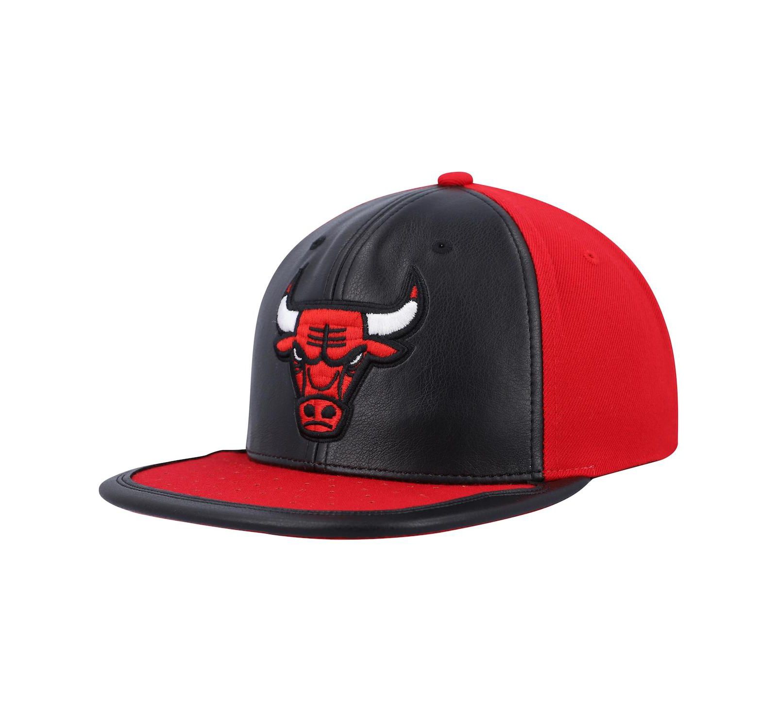 Men's Mitchell & Ness Black, Red Chicago Bulls Day One Snapback Hat