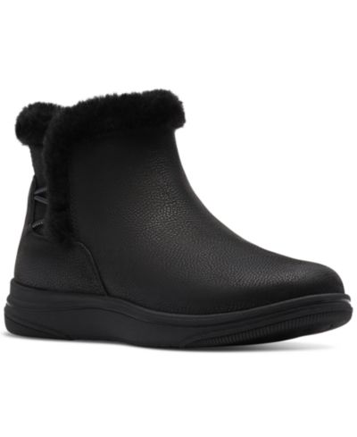 Clarks Женские ботильоны Breeze Fur с круглым носком