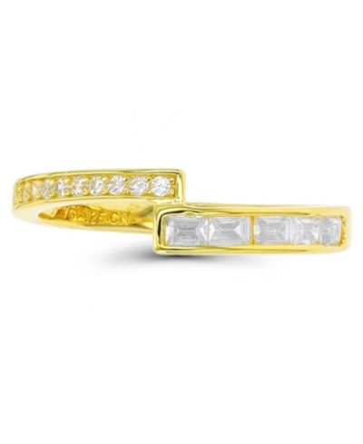 Кольцо с перекрывающимися камнями Cubic Zirconia Round and Baguette от Macy's из желтого золота 14 карат поверх стерлингового серебра