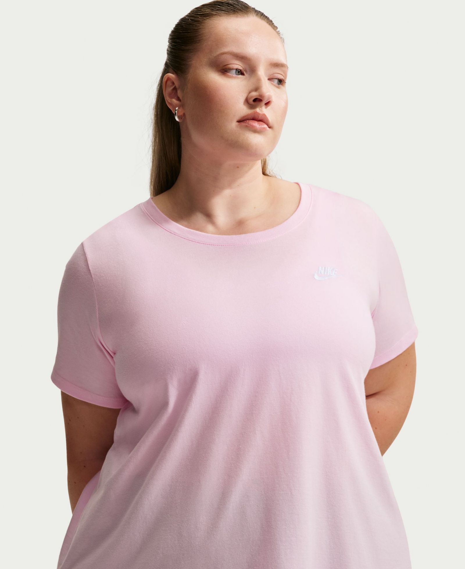 Футболка Nike Plus Sportswear Club Essentials
