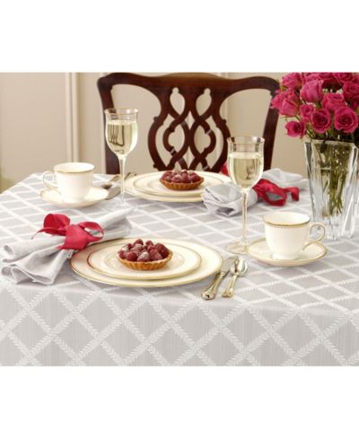 Скатерть Lenox Laurel Leaf овальная белая 70 x 104