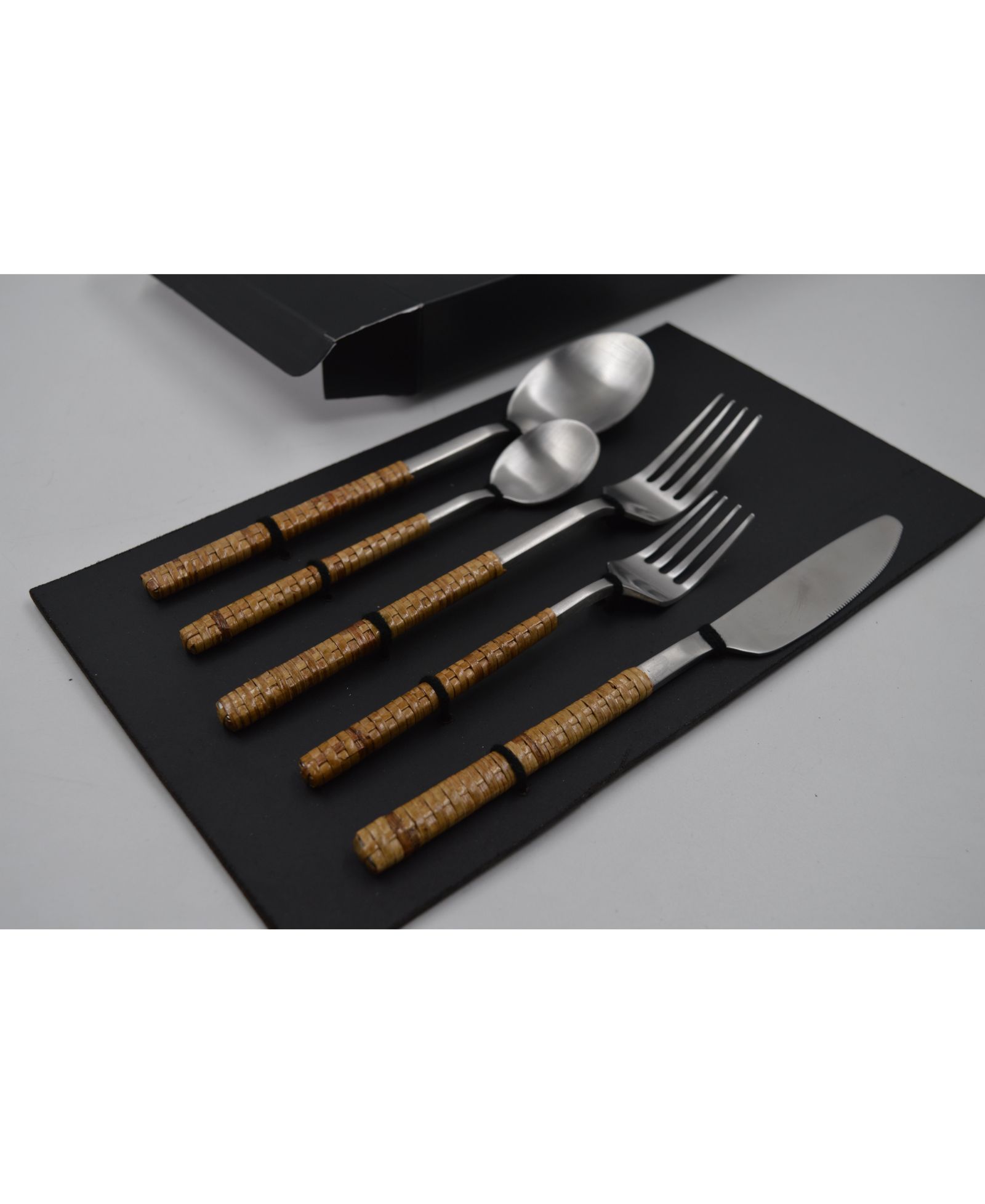 Столовые приборы Artifacts Trading Company Rattan Stainless Steel - Set of 5 - With Gift Box