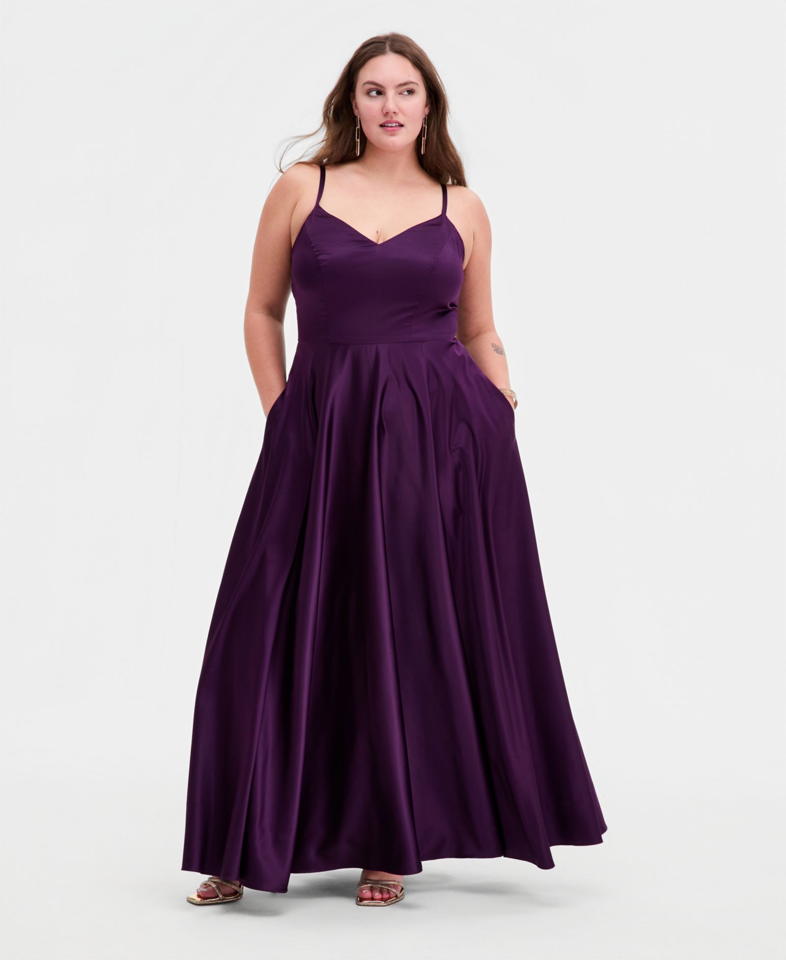 Вечернее платье B Darlin Trendy Plus Size Satin Sleeveless с разрезом спереди