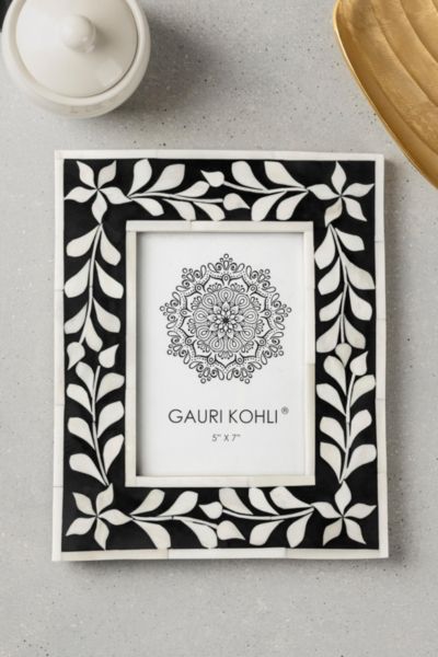 рама для картины GAURI KOHLI Sirohi