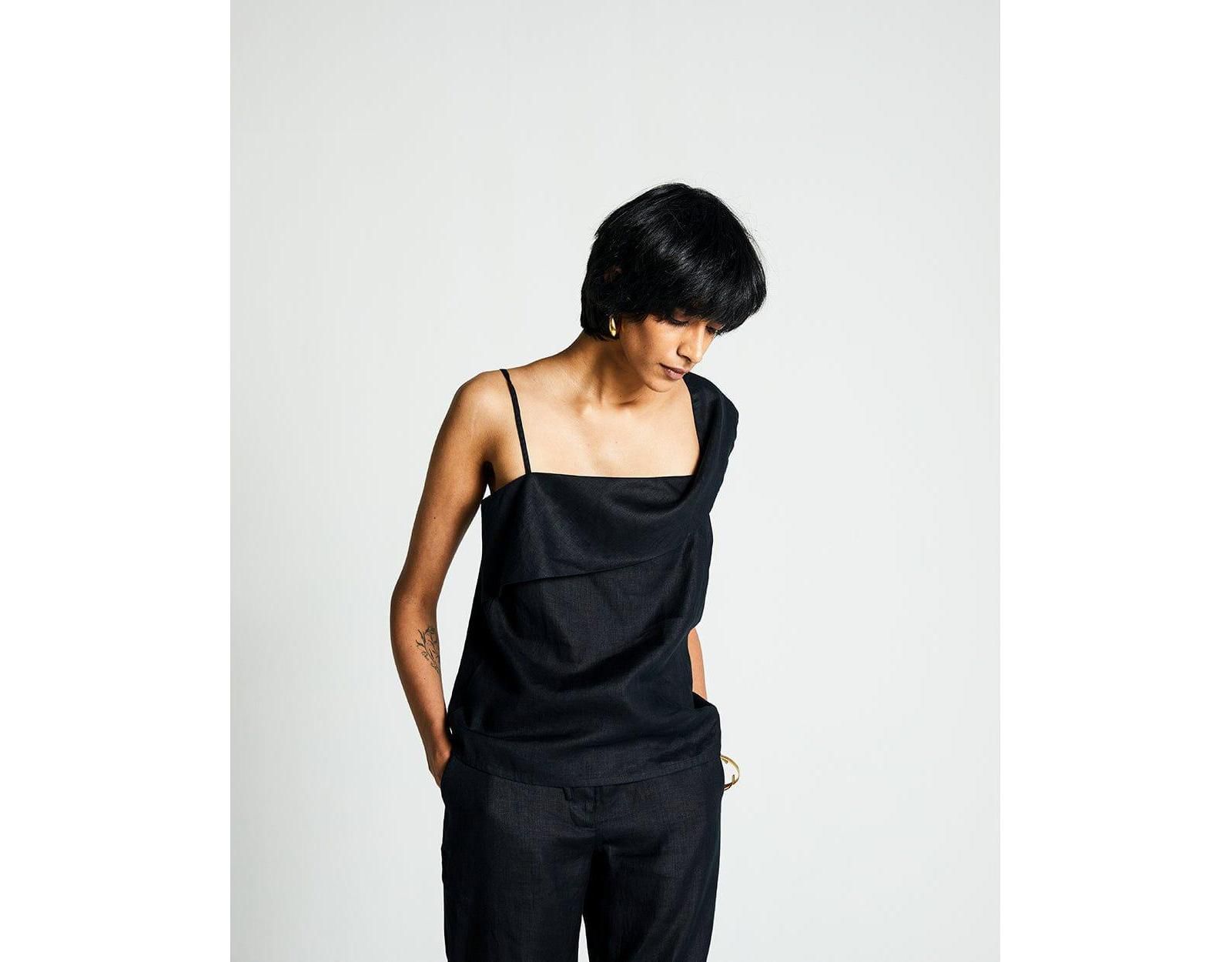 Reistor Women's The Wandering Wave top Black