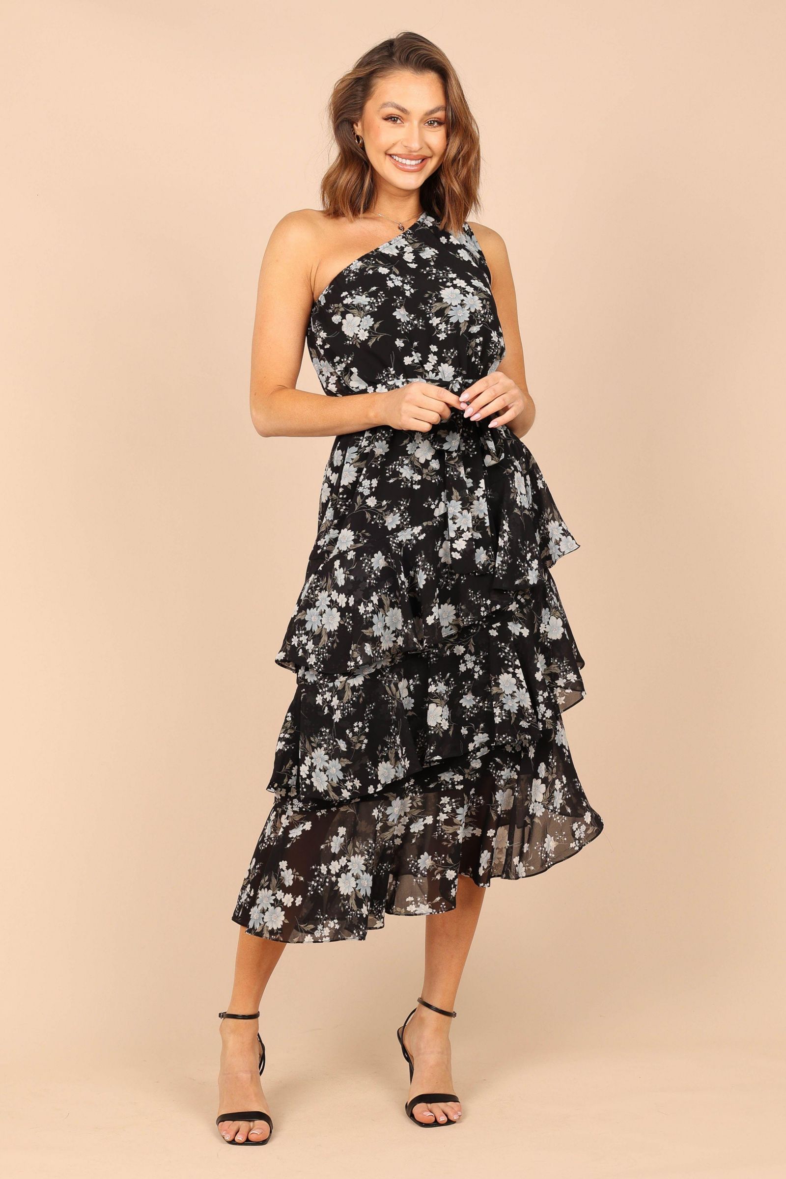 Женское платье Petal and Pup Brigette One Shoulder Tiered Midi