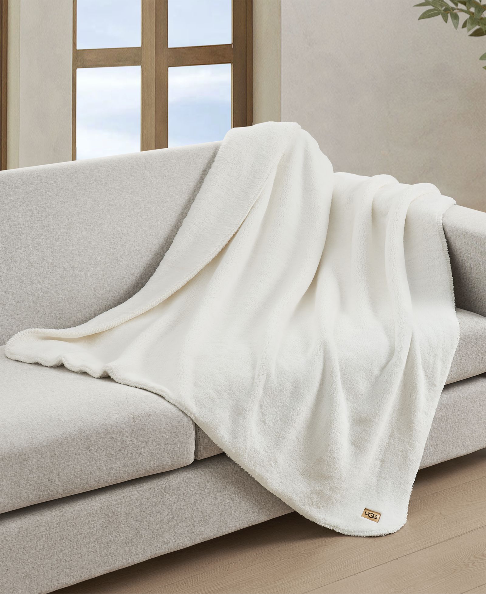 Плед UGG® Saige Plush, 50" x 70"