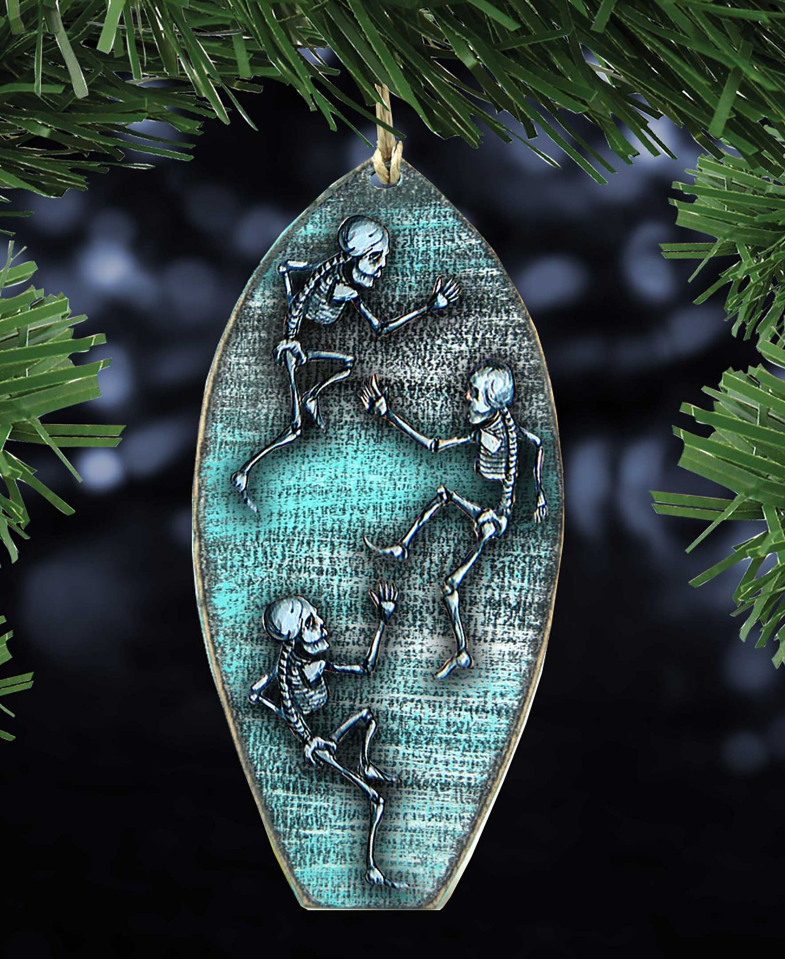 Набор деревянных украшений Designocracy Holiday Wooden Ornaments Halloween Skeletons Surfboard Home Decor Set of 2 G. DeBrekht