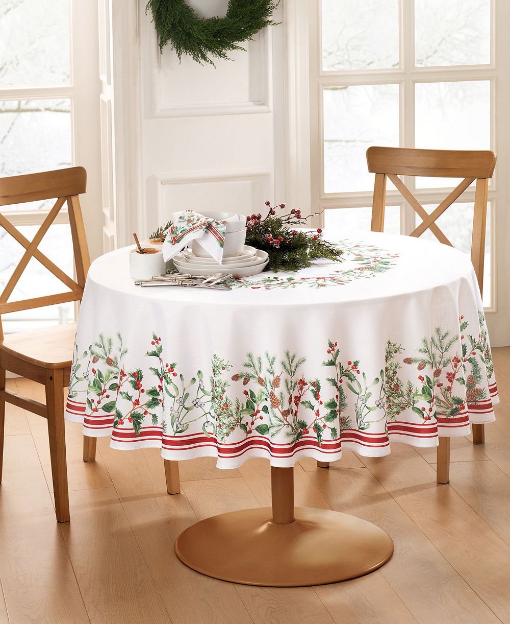 Скатерть Elrene Winter Holiday Berry Oval 60" x 84"
