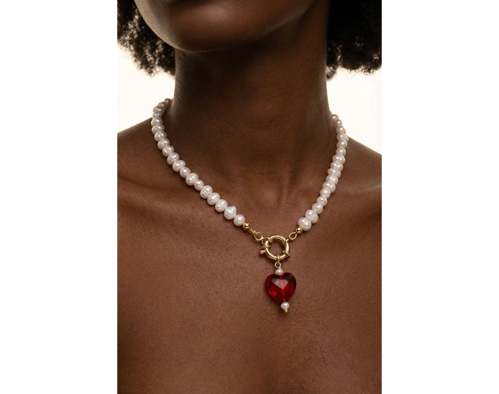Ожерелье Joey Baby Freshwater Pearl с подвеской в форме сердца и позолоченной застежкой
