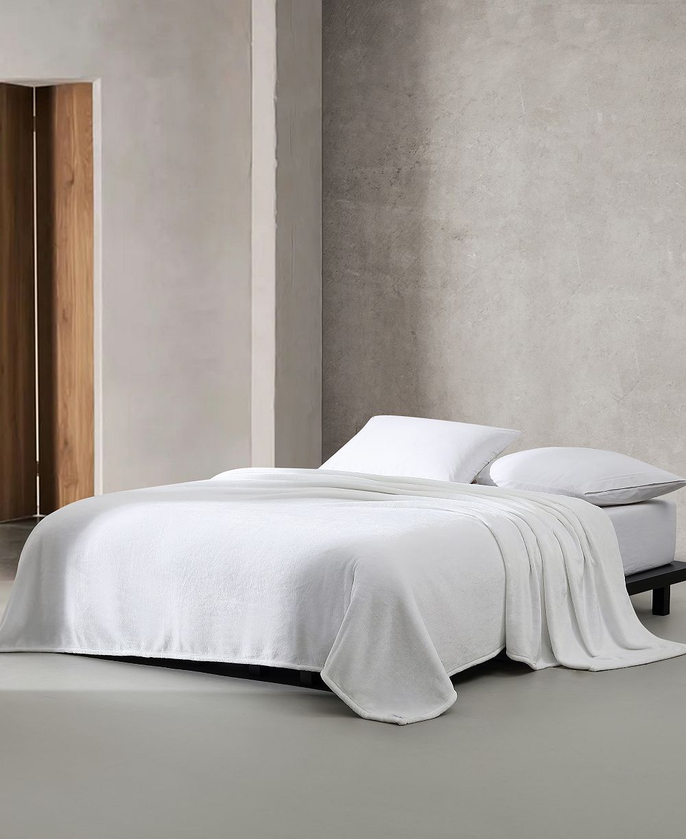 Calvin Klein Core Plush Solid Blanket, Queen