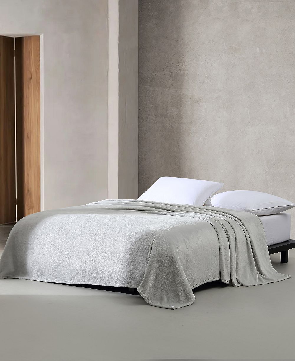 Calvin Klein Core Plush Solid Blanket, King