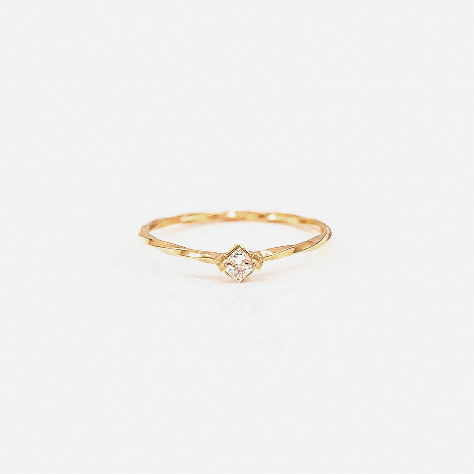 Минималистичное кольцо Bearfruit Jewelry 14k Gold Plated Thin Crystal Solitaire