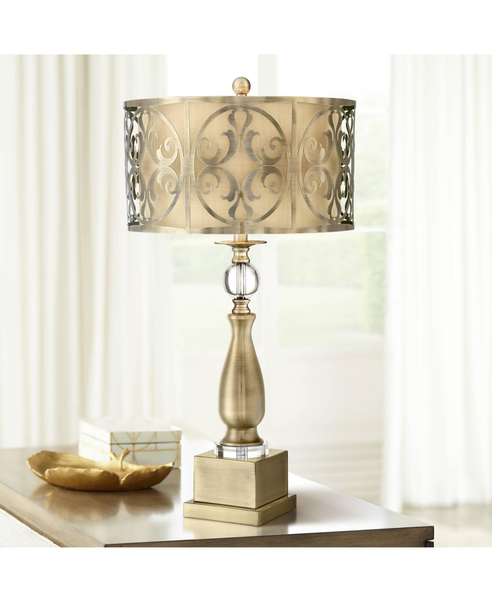 Possini Euro Design Doris Традиционная настольная лампа с латунным подсвечником и абажурами Double Drum