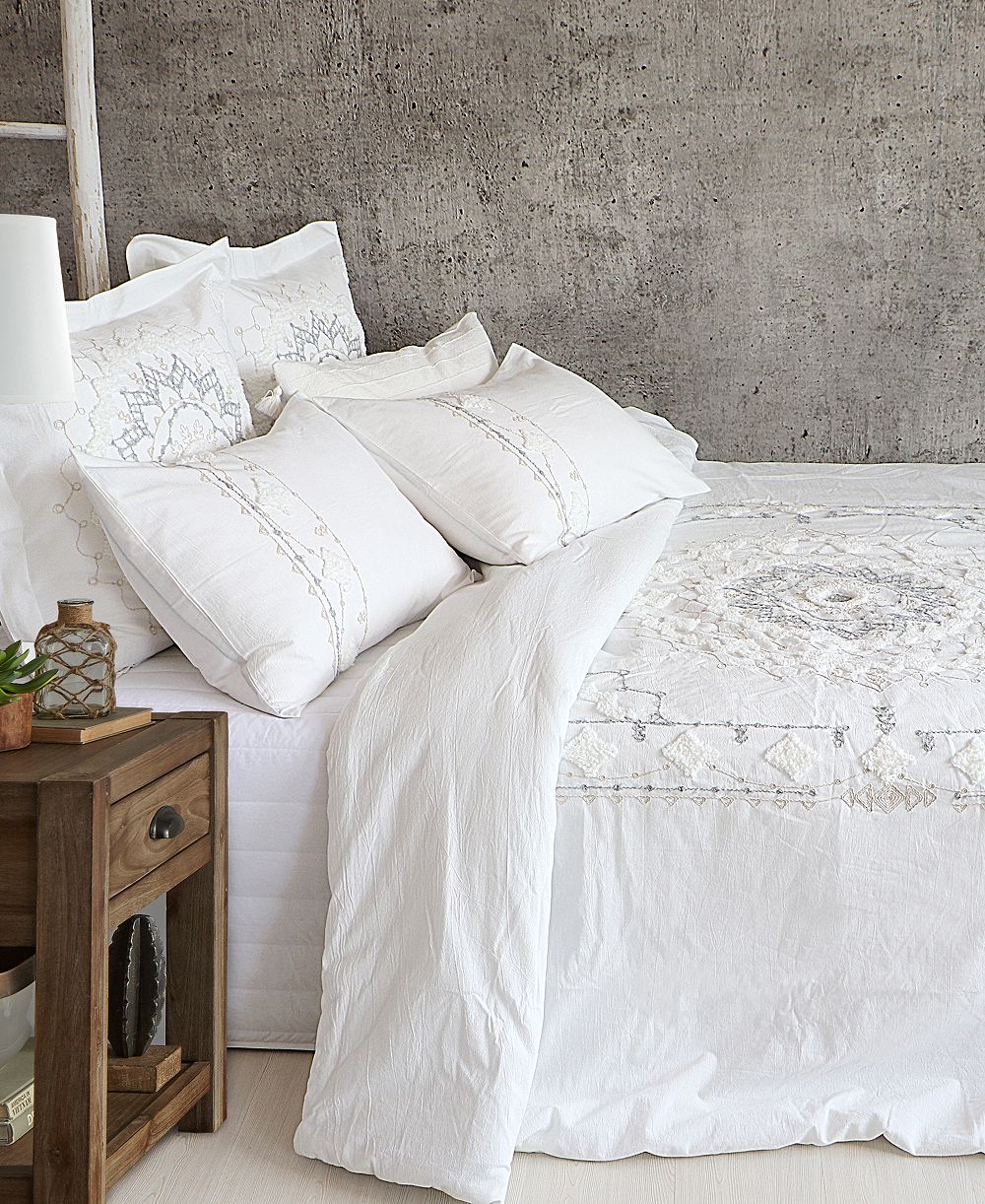 Levtex Home Harleson Medallion Embroidered 2-Pc. Comforter Set, Twin/Twin XL
