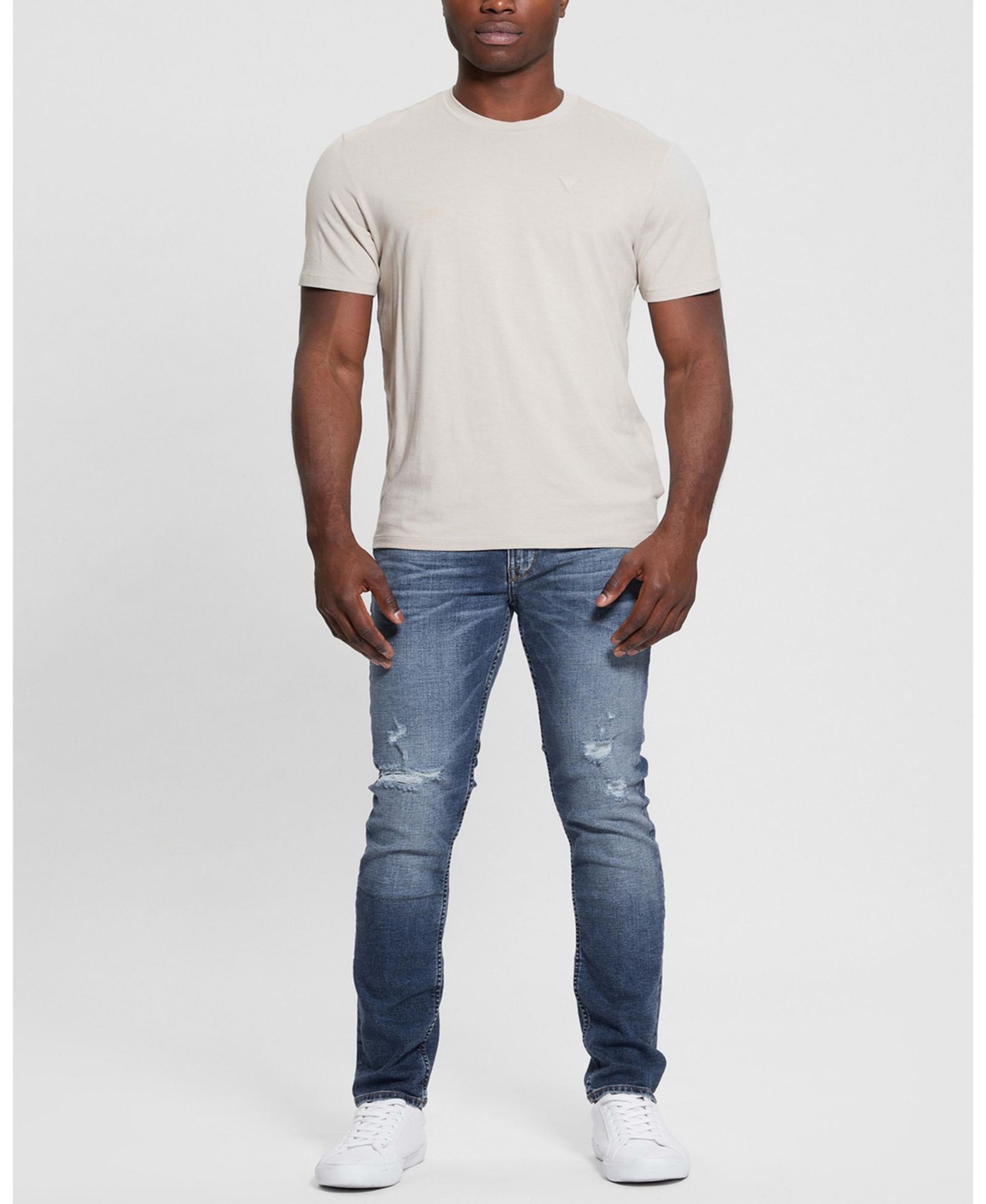 GUESS Men's Finnley Medium Wash Tapered Jeans