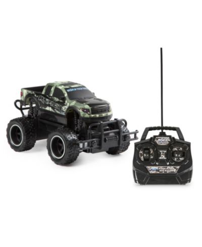 Радиоуправляемый грузовик World Tech Toys Ford F-150 SVT Raptor RC Truck Digital Camo 1:24