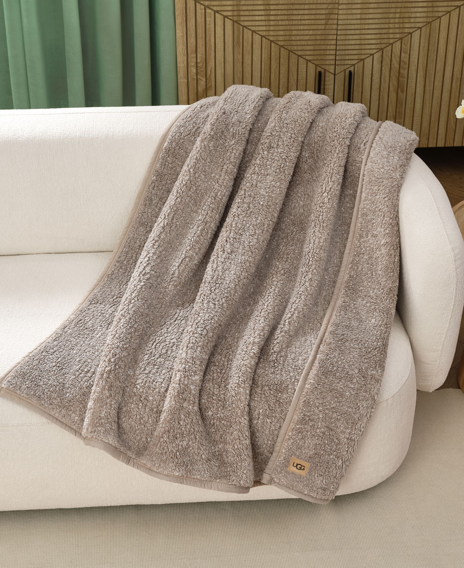 Плед UGG® Classic UGGfluff, 50" x 70"
