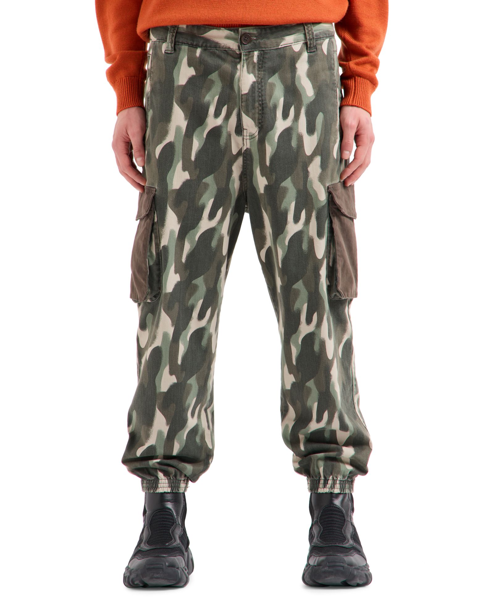 A|X Armani Exchange Men's Men's Tapered Camo-Print Cargo Pants