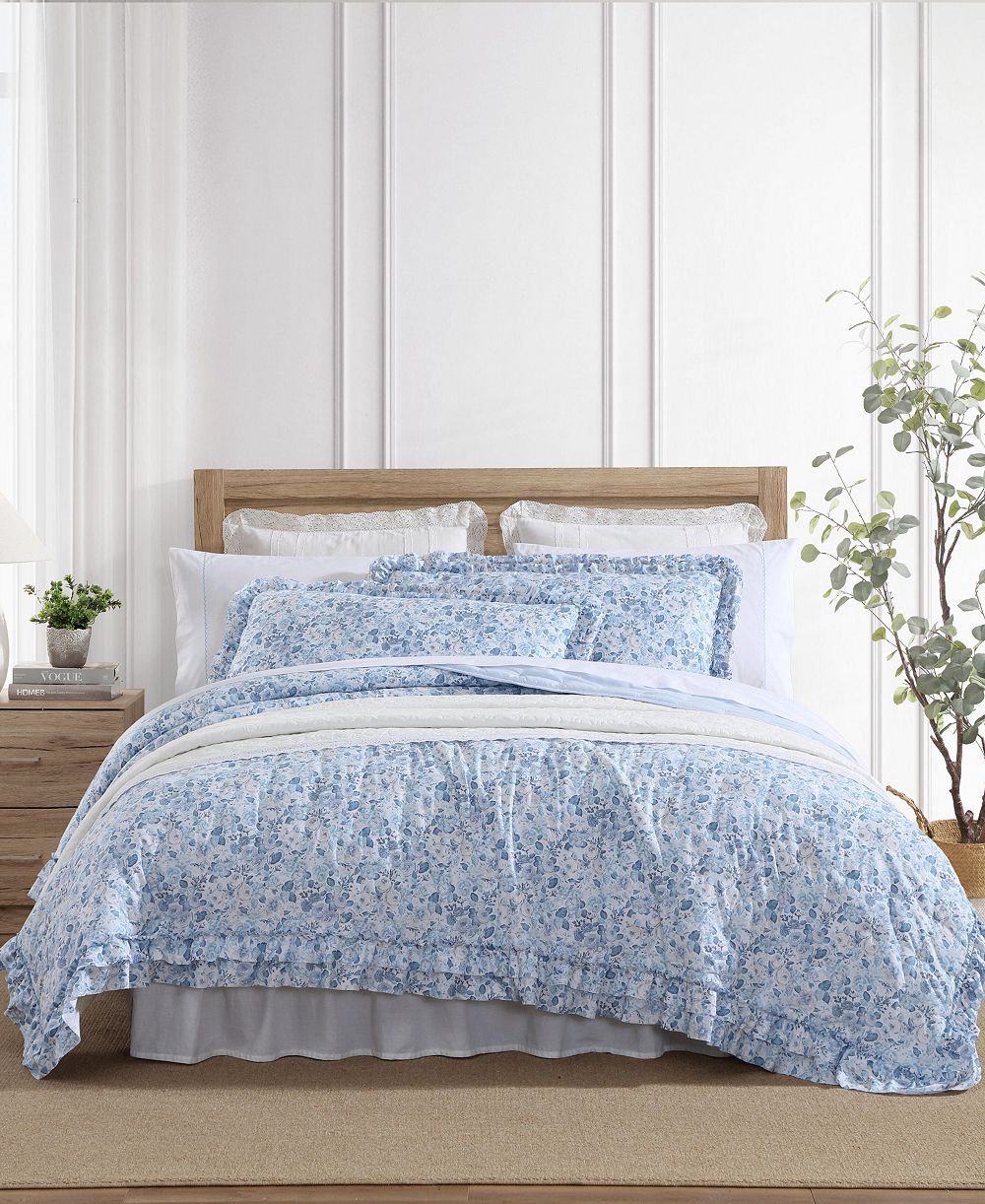 Комплект из 2 предметов Laura Ashley Quartet Dot 2 Piece Quilt Set