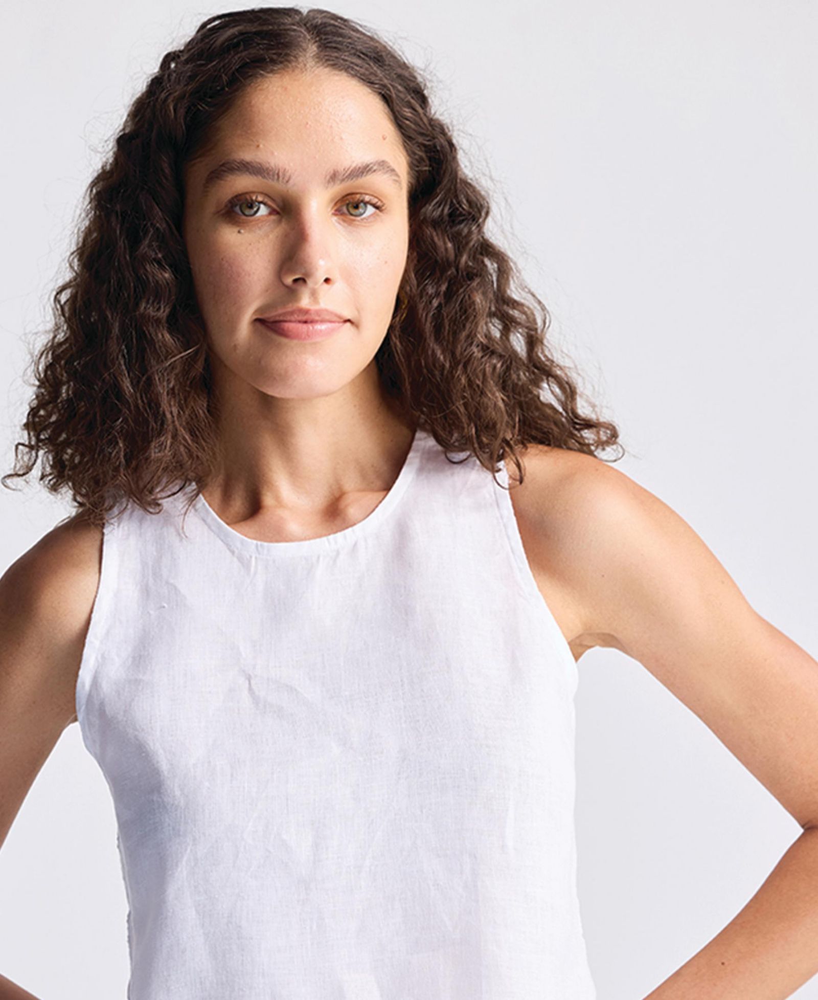 Reistor Women's Button Back Embroidered Crop Top