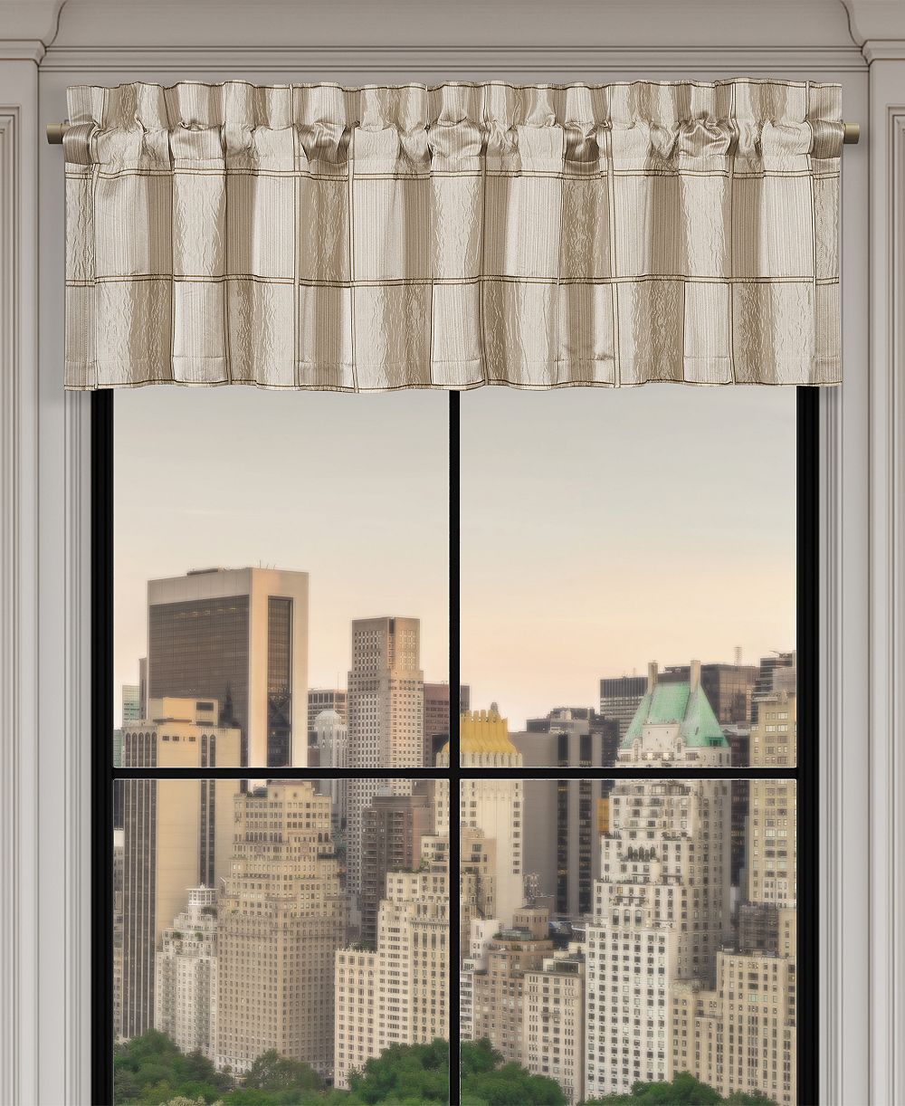 Прямая декоративная занавеска J Queen New York Brando Window, 18" x 88"