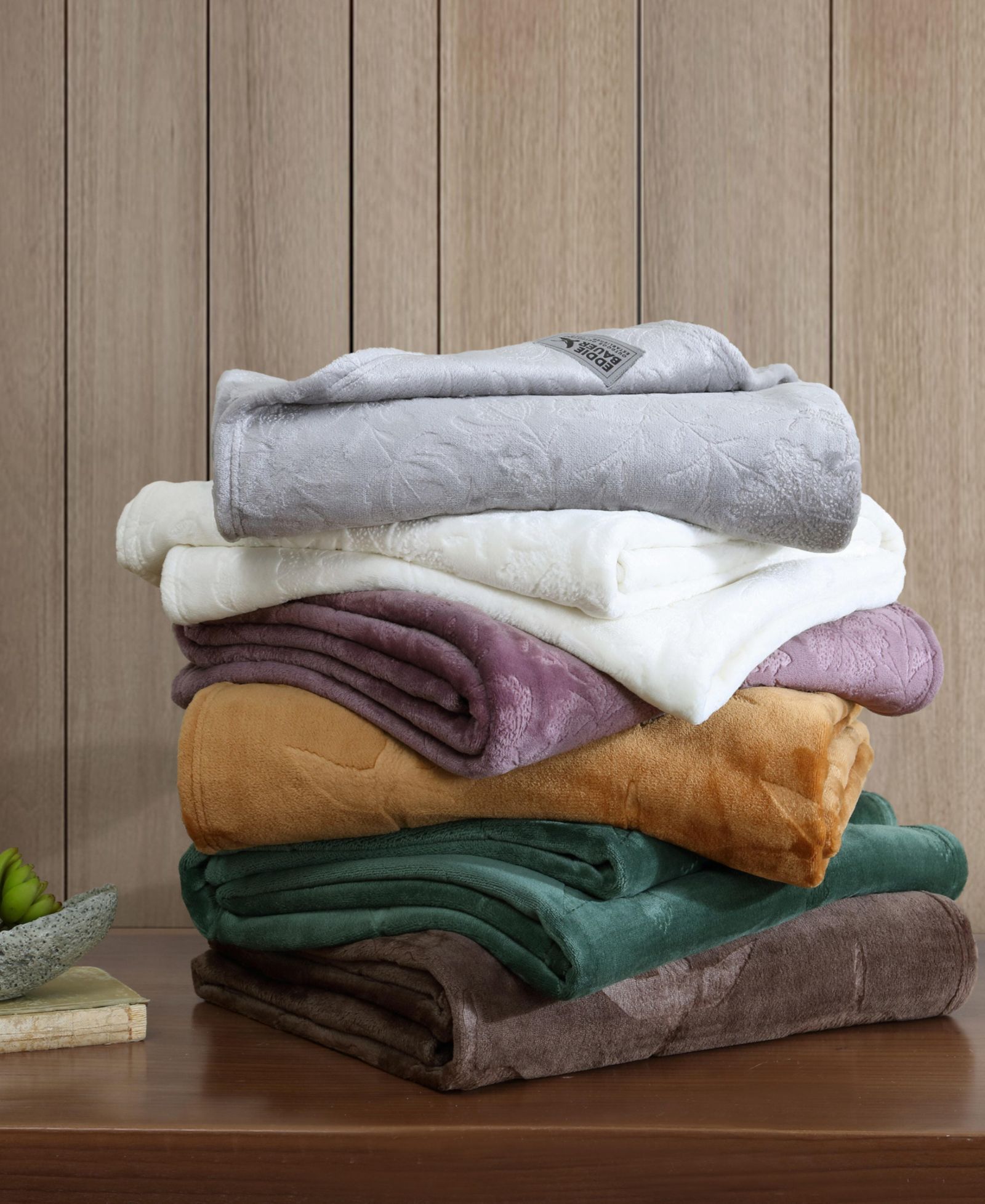 Мягкий плюшевый плед Eddie Bauer Carved Ultra Soft, 70" X 50"