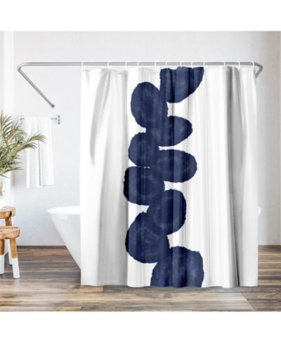 Штора для душа Americanflat 71x74 - синий абстрактный дизайн - Indigo Vine от Chaos & Wonder Design