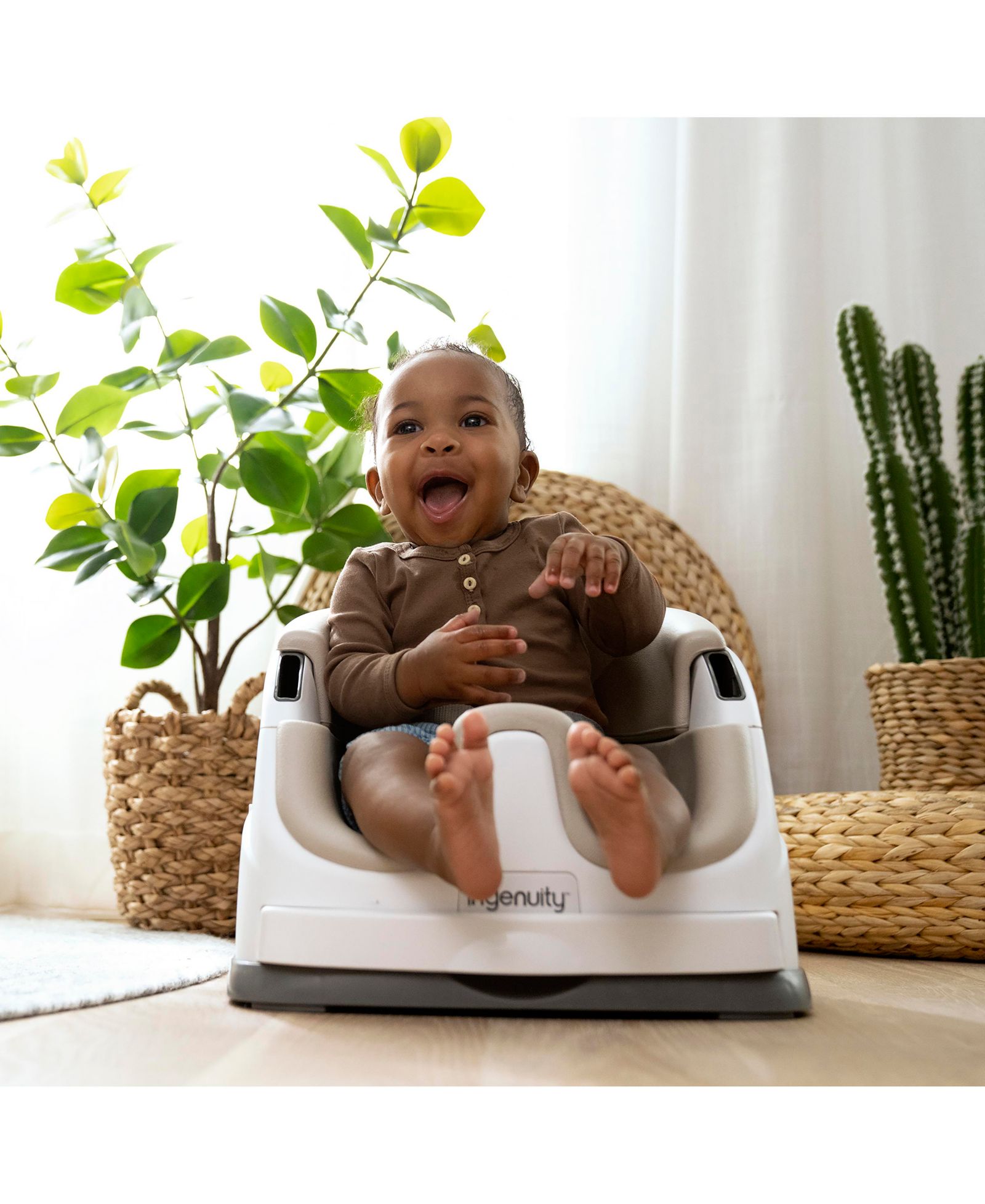 Ingenuity Baby Base 2-in-1™ Бустер для кормления