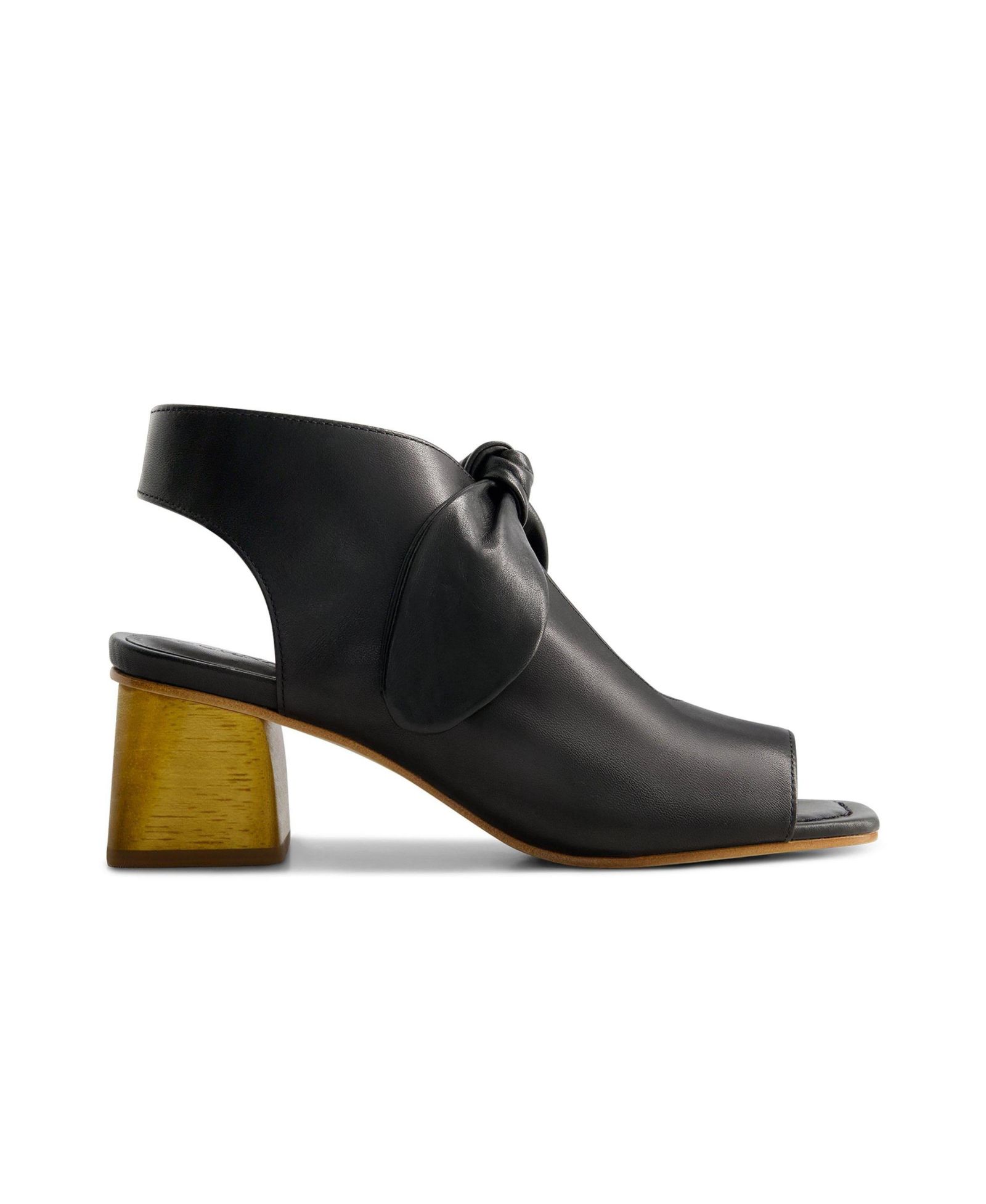 Bernardo Footwear Bernardo Lizzie сандалии на каблуке