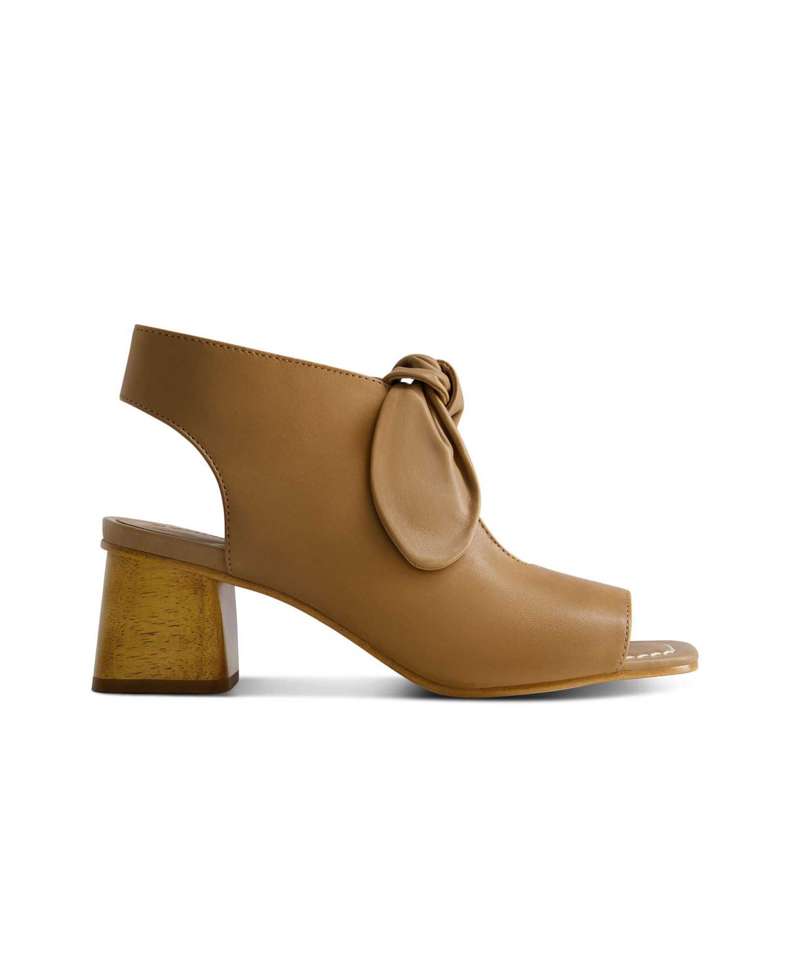 Сандалии Bernardo Footwear Lizzie Heel