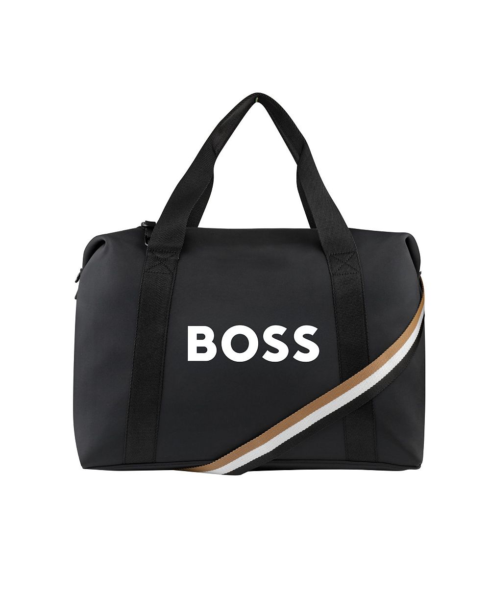 Сумка-дафл Hugo Boss или гель для душа при покупке парфюмерии Hugo Boss Men's на сумму от $130